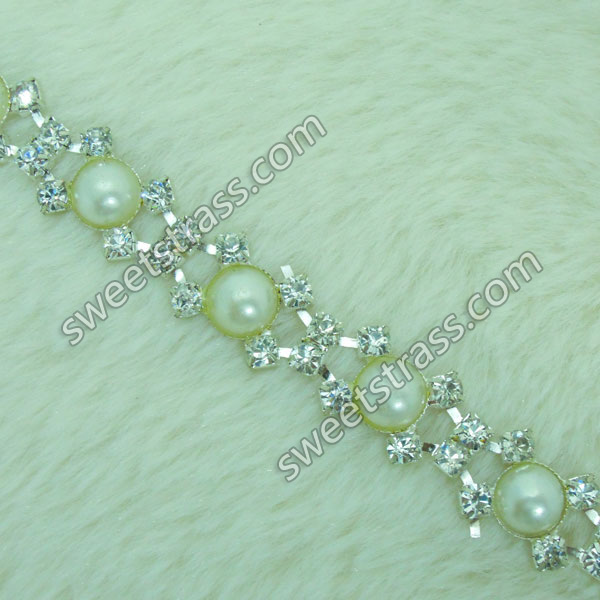 <b>Wholesale Pearl And Rhinestone Chain Trim Jewelry</b>