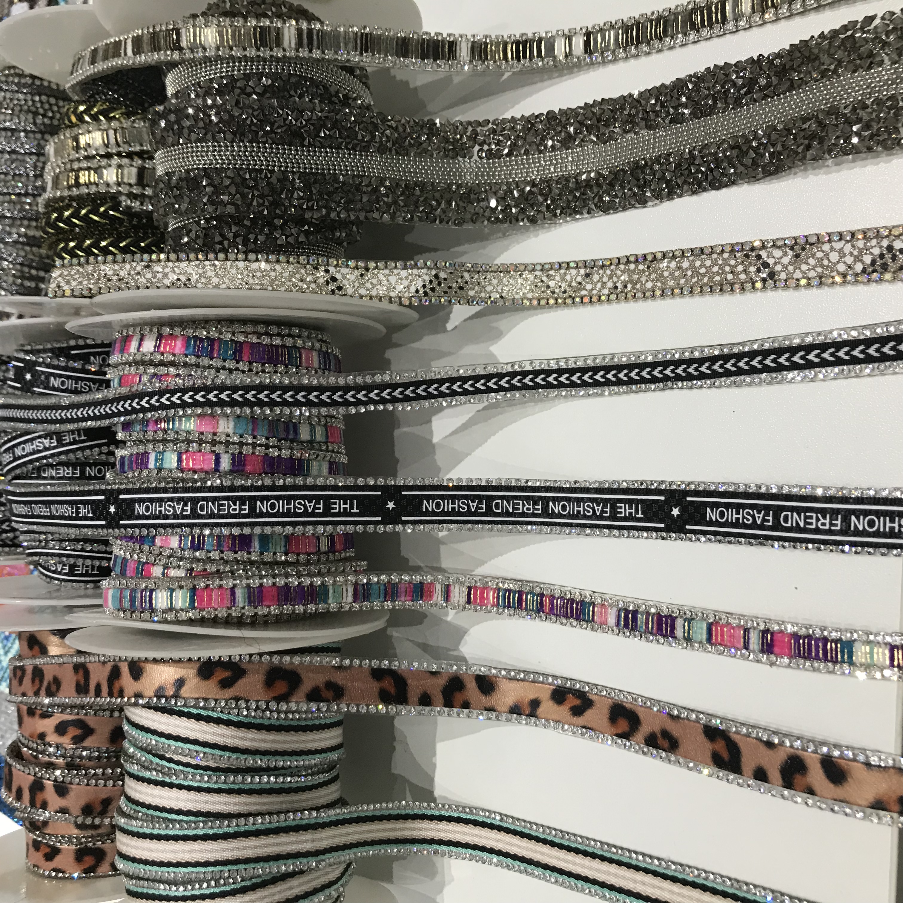 Factory wholesale hotfix crystal rhinestone strip strass trimming